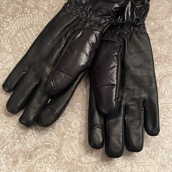 Brand New Michael Kors Shiny Black Touchscreen Gloves w/ Genuine Leather Trim - Picture 9 of 14